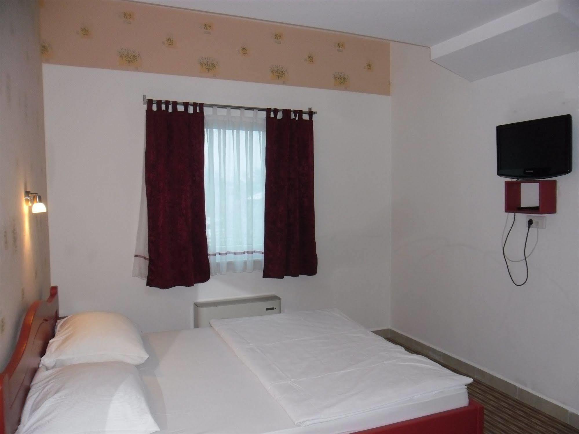 Hotel Bm International Sarajevo Luaran gambar